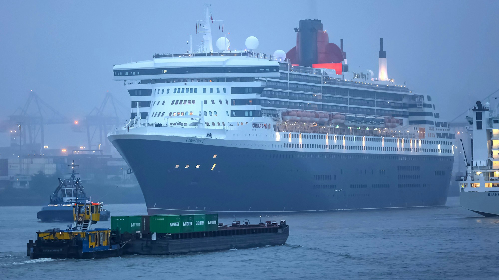 Auf der „Queen Mary 2“, hier ein Foto aus dem Jahr 2022, hat es im März einen größeren Ausbruch gegeben: elf Prozent der Passagiere und Passagierinnen wurden als erkrankt erfasst.