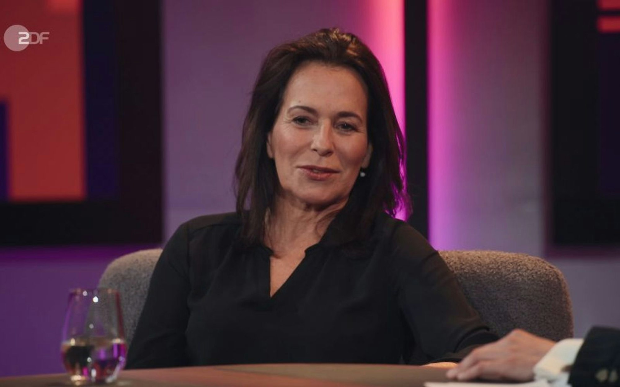 „Hochgradig unsympathisch“ sei eine Angewohnheit, die Anne Will aus ihrer Zeit als Polittalkerin übernommen habe. (Bild: ZDF)