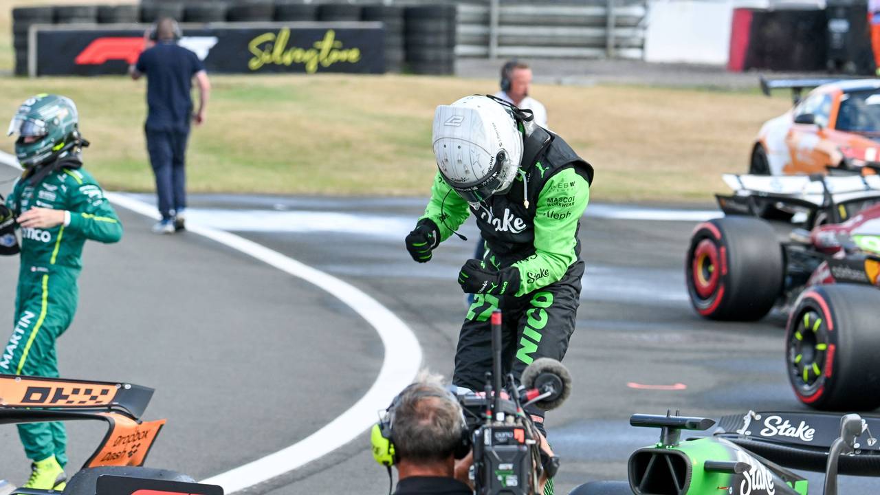 Niko Hülkenberg jubelt nach dem Erreichen des 3. Platzes.
