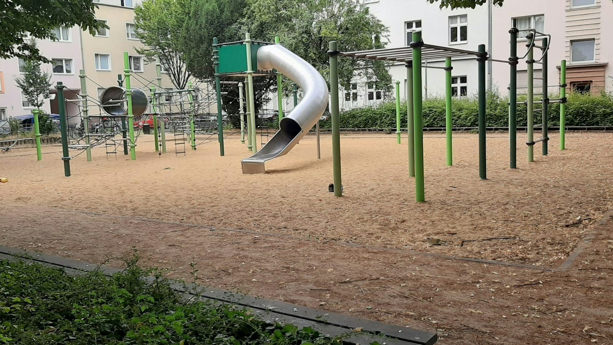Mehrere Klettergerüste gibt es auf dem Spielplatz in Köln-Zollstock.