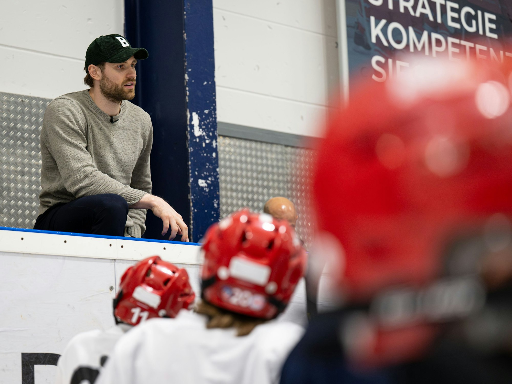 Der Kölner NHL-Star Leon Draisaitl am Dienstag (8. Juli 2025) im Trainings-Zentrum der Kölner Haie.