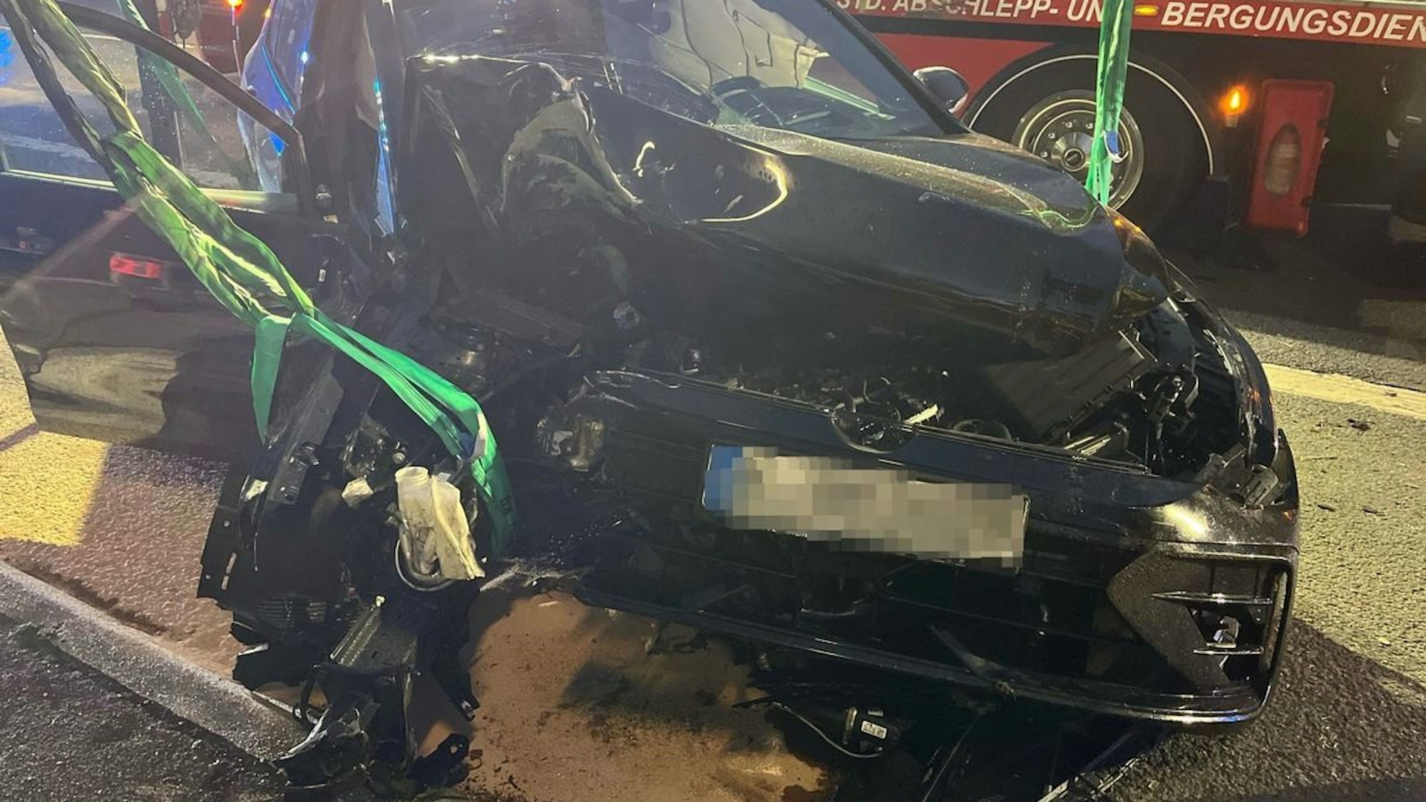 Ein VW, der in Overath verunfallt ist.
