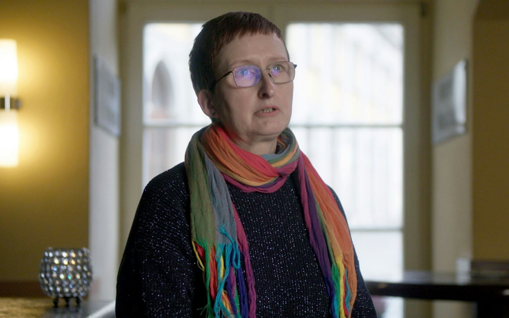 Die Bautzener Beamtin Birgit Kieschnick ist permanent mit rechtem Hass konfrontiert. (Bild: Ventana Film)