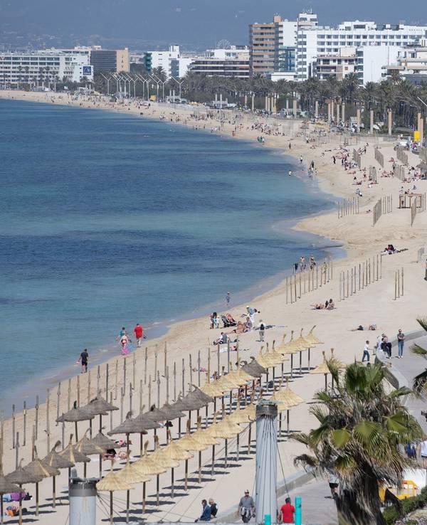 Blick auf den Strand Playa de Palma auf Mallorca.