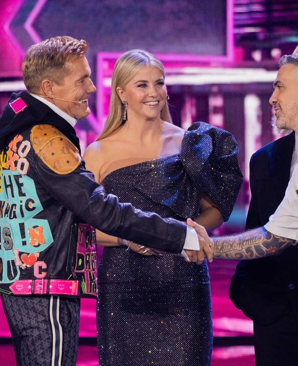 Dieter Bohlen (l-r), Beatrice Egli, Loredana (verdeckt), Jurymitglieder, und Überraschungsgast Bushido stehen im Finale der RTL Castingshow „Deutschland sucht den Superstar" im Coloneum auf der Bühne.