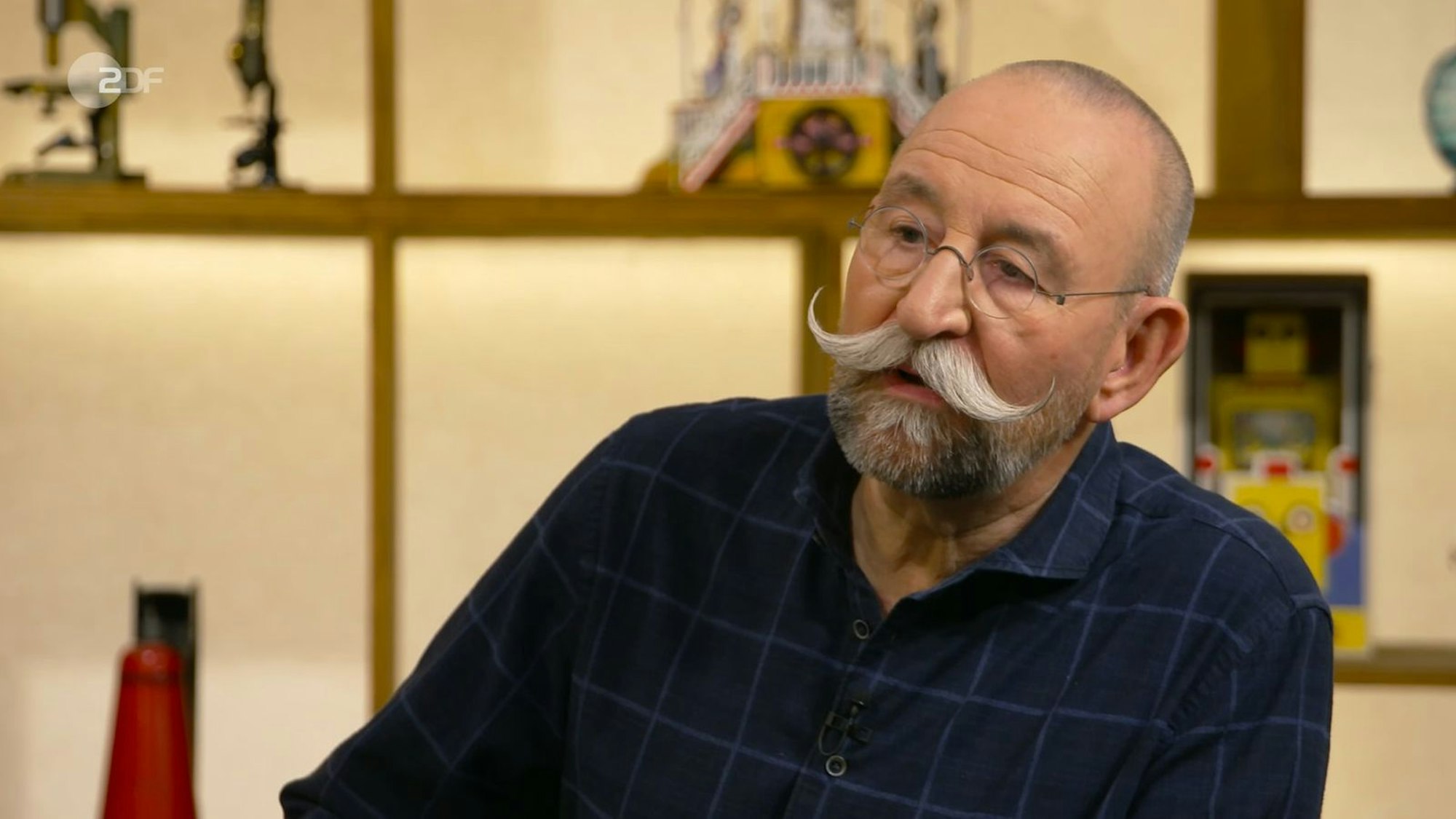 „Ach hör auf!“, staunte Horst Lichter in der Dienstagsausgabe von „Bares für Rares“, als er erkannte, wer das mitgebrachte Werk geschaffen hatte. (Bild: ZDF)