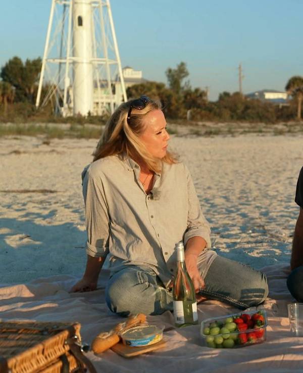 Olaf und Iris reden am Strand von Florida