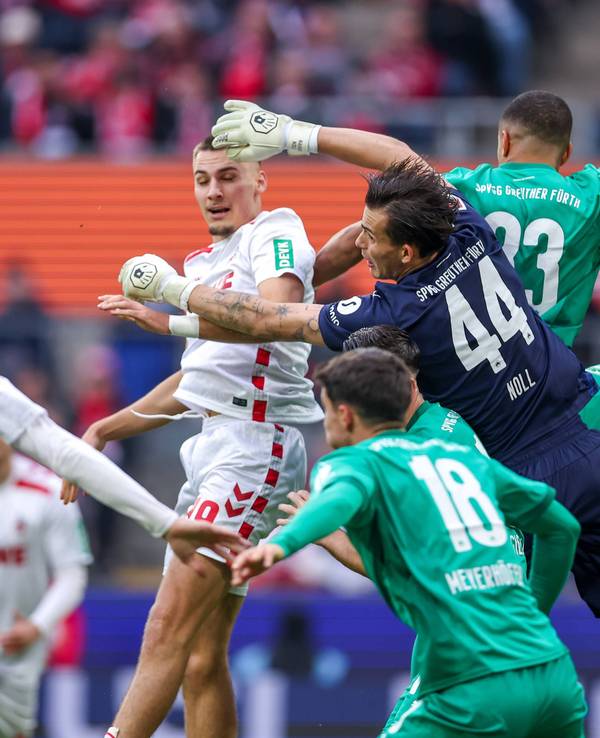 Nahuel Noll fliegt beim Fürth-Auswärtsspiel in Köln wild durch den Strafraum.