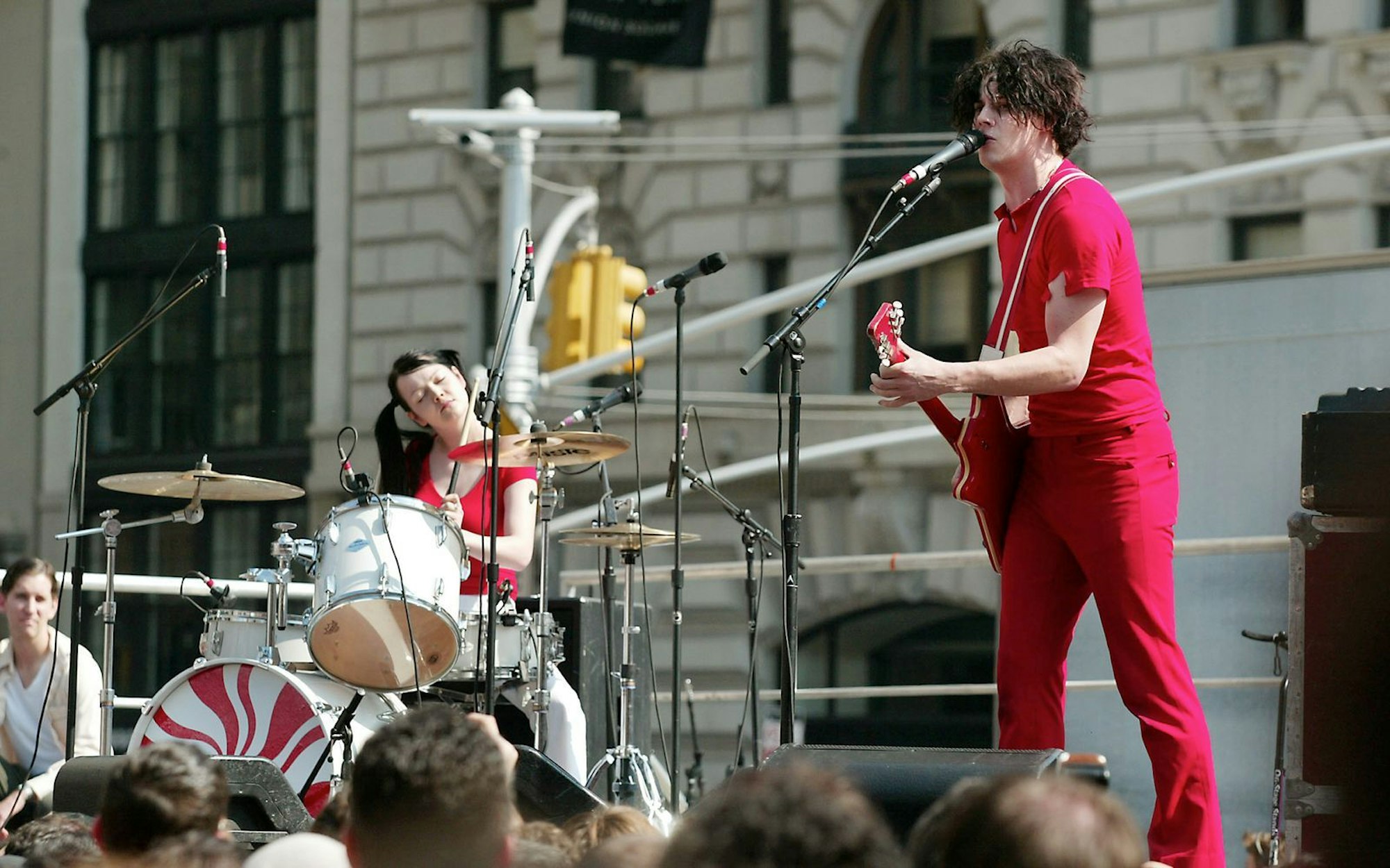 Das Lied „Seven Nation Army“ komponierte Jack White 2002 bei einem Soundcheck in Melbourne, wo die White Stripes auf Tour waren. (Bild: 2002 Getty Images/Scott Gries)