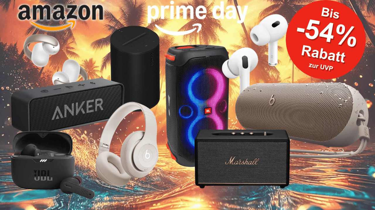 Verschiedene Bluetooth Boxen und Lautsprecher sind vor einem Hintergrund mit Palmen und spritzendem Wasser im Sonnenuntergang platziert.