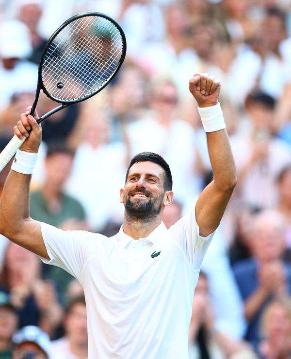 Tennis-Star Novak Djokovic feiert seinen Sieg im Viertelfinale am Mittwoch (9. Juli 2025) in Wimbledon.