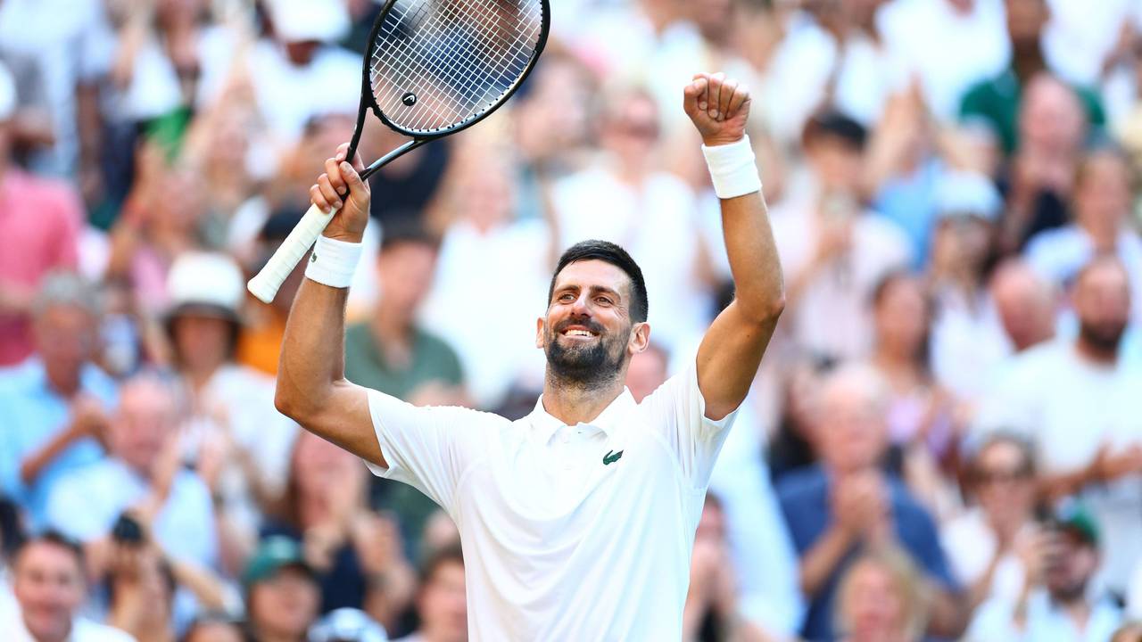 Tennis-Star Novak Djokovic feiert seinen Sieg im Viertelfinale am Mittwoch (9. Juli 2025) in Wimbledon.