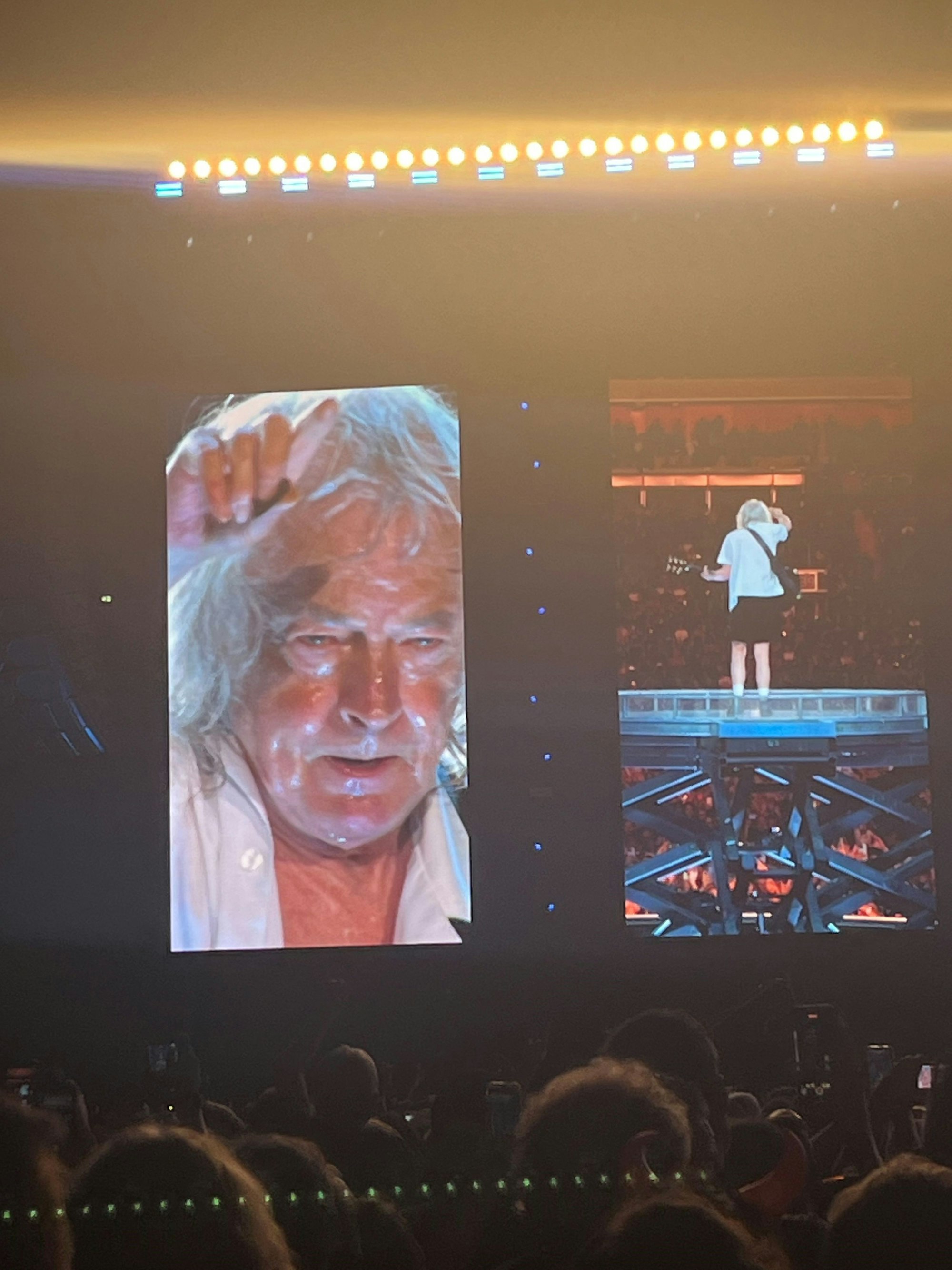 Angus Young von AC/DC in der Düsseldorfer Merkur Spiel-Arena