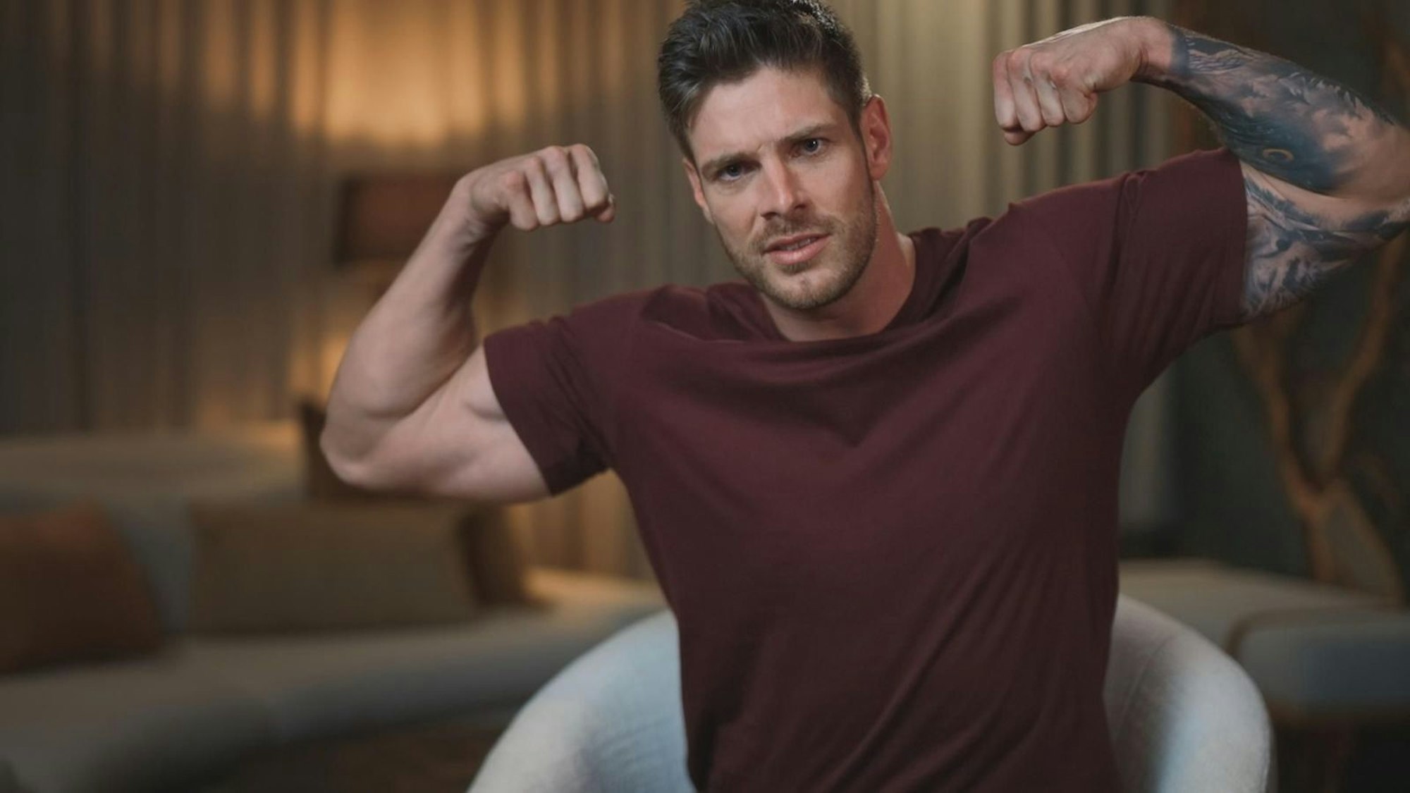 Martin Braun (35) knutscht als erster Bachelor. (Bild: RTL)