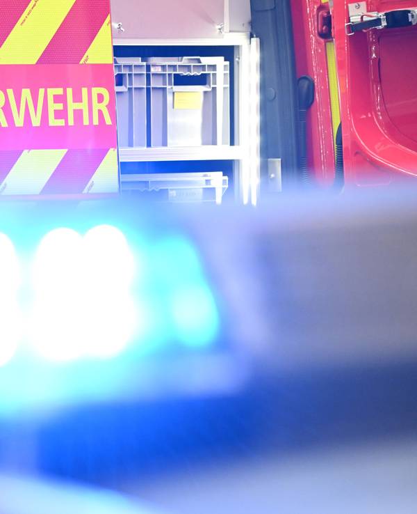 Die Polizei hörte die verzweifelten Schreie der jungen Frau und konnte sie auf ihrem Gefängnis befreien.