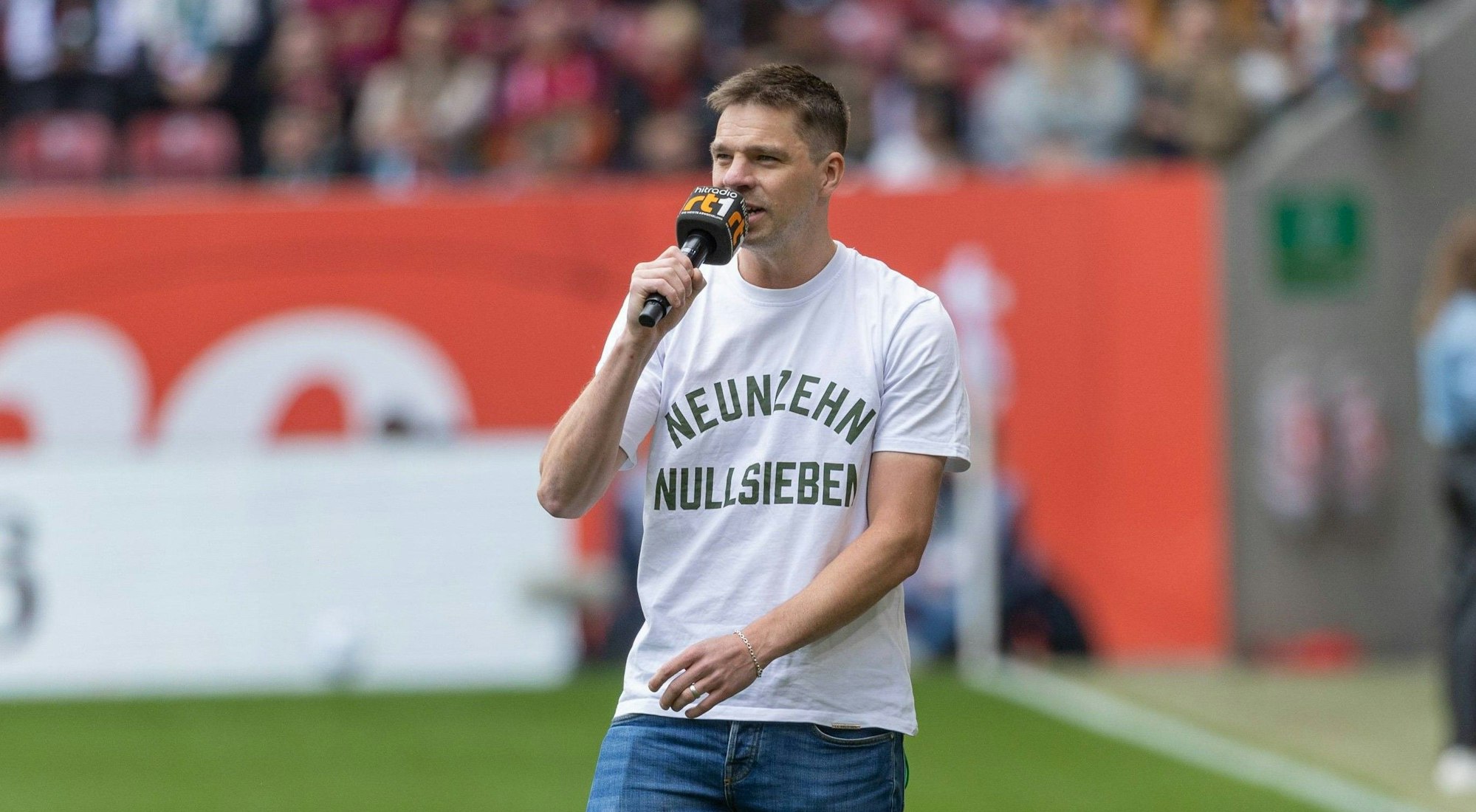 Raphael Framberger bei seinem Abschied als Profi des FC Augsburg am 17. Mai 2025.