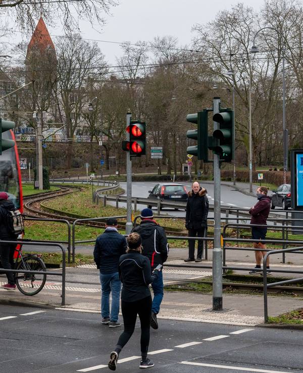 Der Übergang zum Aachener Weiher (Archivfoto) – hier soll der Unfall passiert sein.