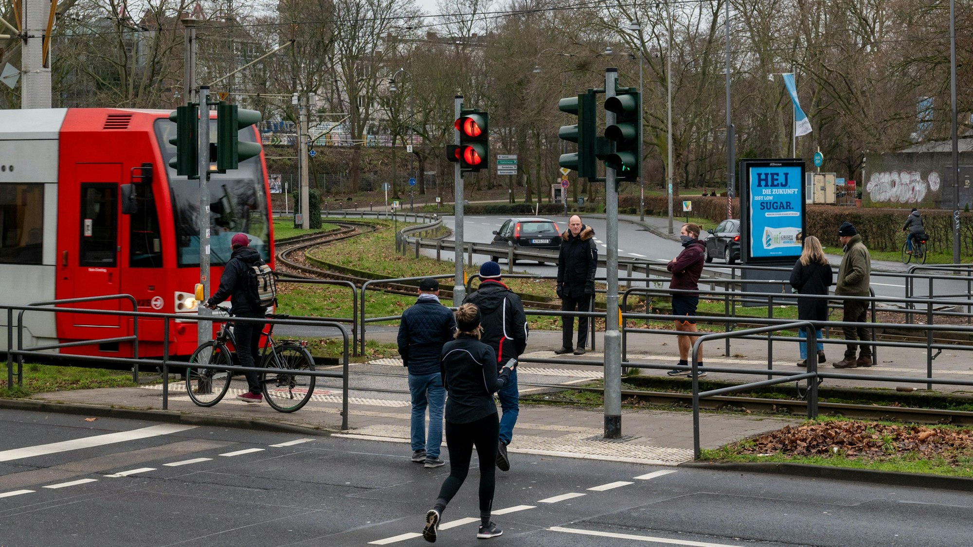 Der Übergang zum Aachener Weiher (Archivfoto) – hier soll der Unfall passiert sein.