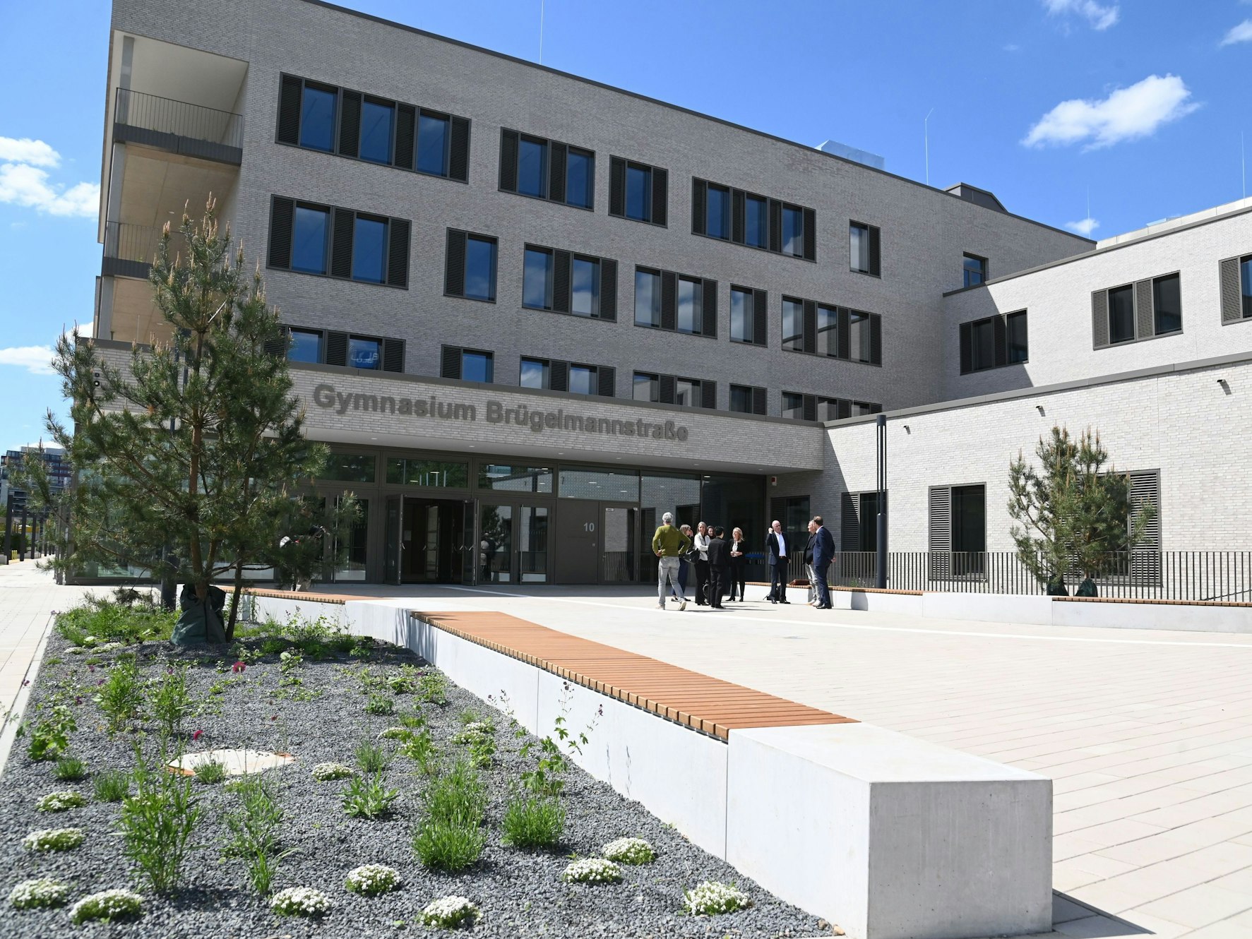 Wegen Raummangels an ihren eigentlichen Schulen müssen Förderschülerinnen und Förderschüler aus drei Einrichtungen ins Interim im Gymnasium Brügelmannstraße in Deutz.