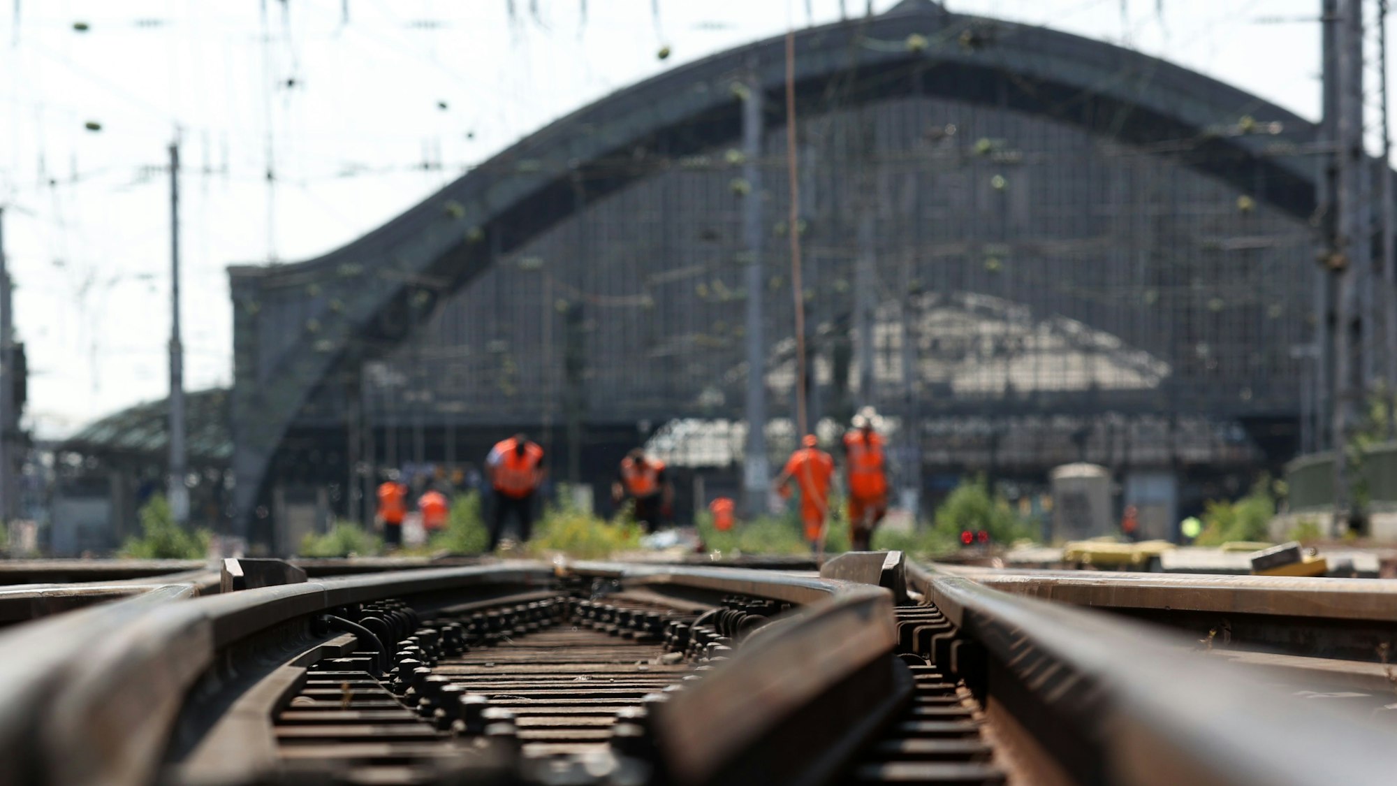 Blick auf den Kölner Hauptbahnhof (Archivfoto)