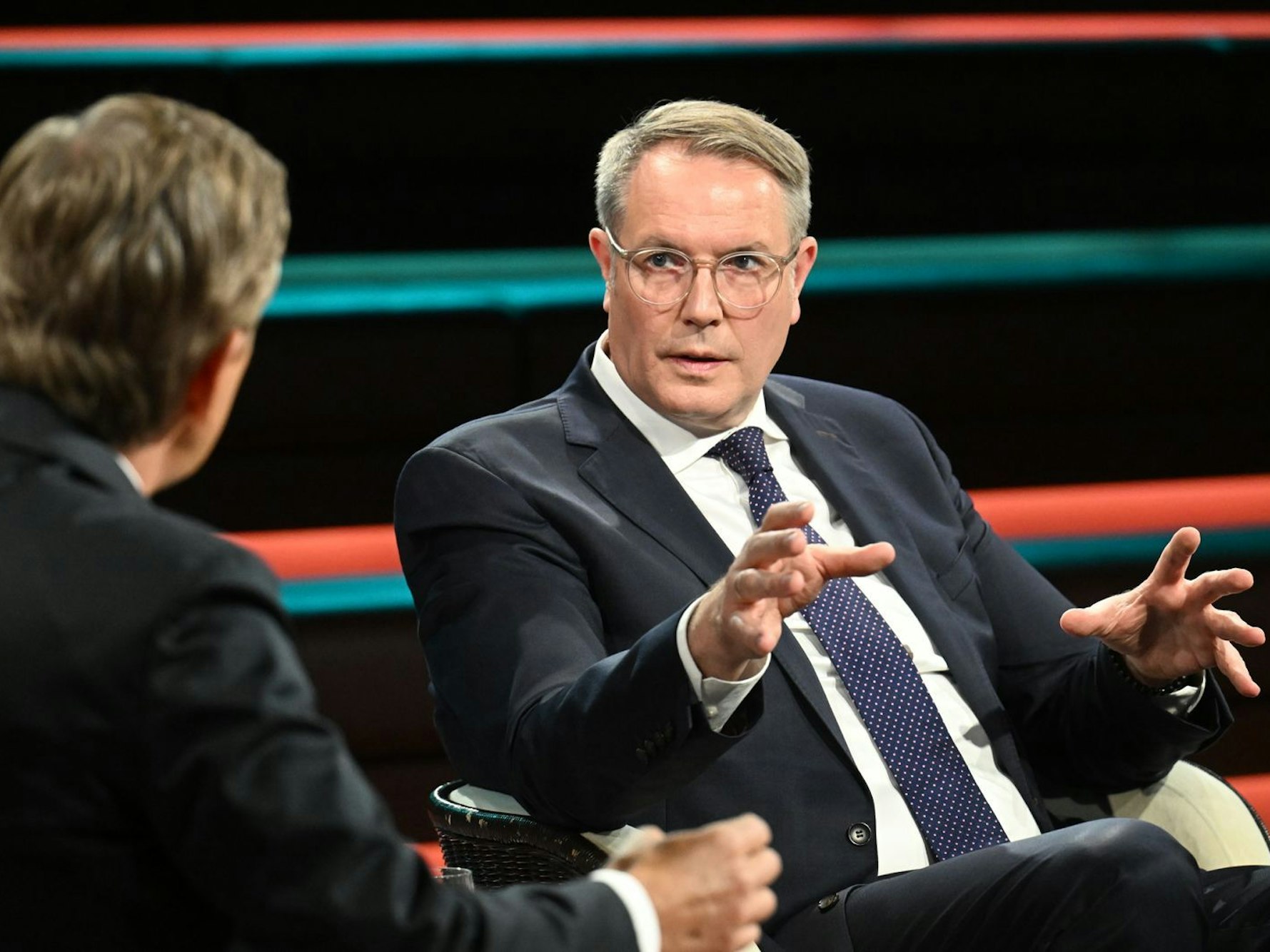 SPD-Politiker Alexander Schweitzer geriet beim Thema Stromsteuer-Senkung in Erklärungsnot. (Bild: ZDF / Cornelia Lehmann)