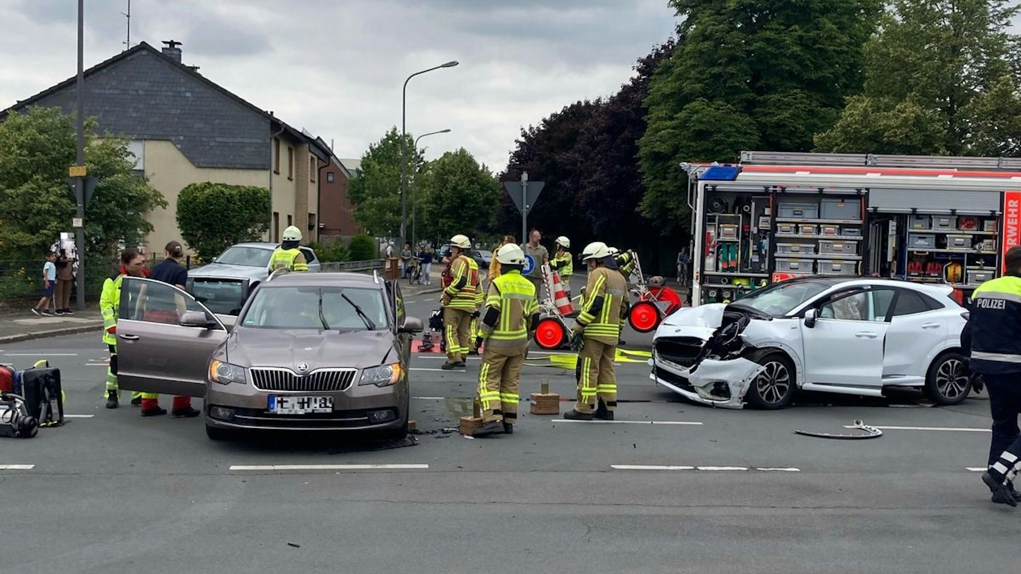 Der Skoda der 78-Jährigen und der Ford des 39-Jährigen nach dem Zusammenstoß.