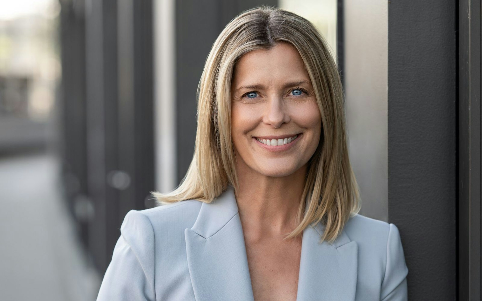 Seit 2018 im Team der ZDF-Show: Valerie Niehaus präsentiert mit „heute-show extra - Die unglaubliche Geschichte von Elon Musk“ ein satirisches Portrait über den reichsten Mann der Welt. (Bild: ZDF/Evelyn Harlacher)