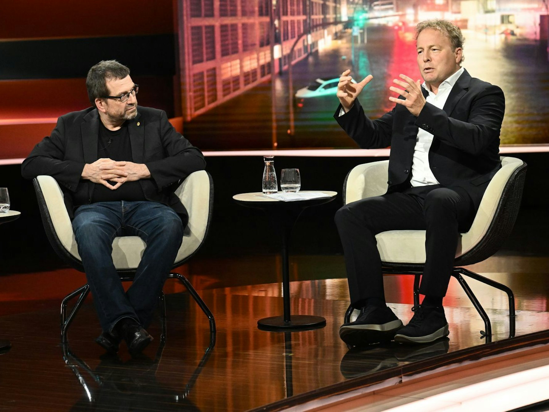 Klimaforscher Jochem Marotzke (links) und Journalist Axel Bojanowski warnten vor den Folgen des Klimawandels. (Bild: ZDF / Cornelia Lehmann)