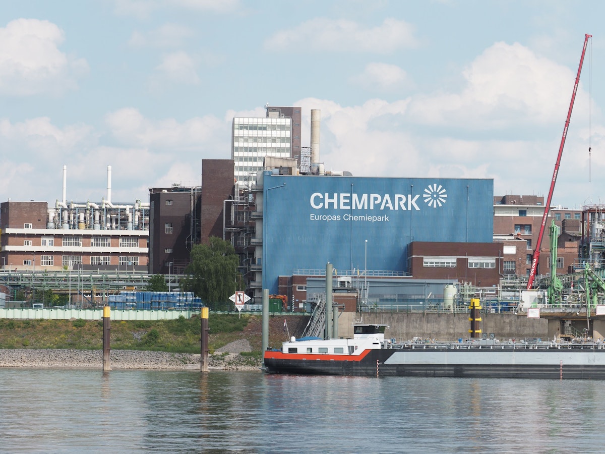 09.05.2022, Leverkusen. Chempark von Merkenich aus gesehen. Foto: Max Grönert