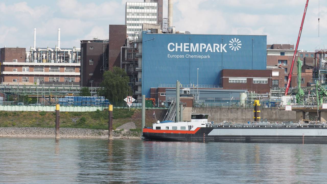 09.05.2022, Leverkusen. Chempark von Merkenich aus gesehen. Foto: Max Grönert
