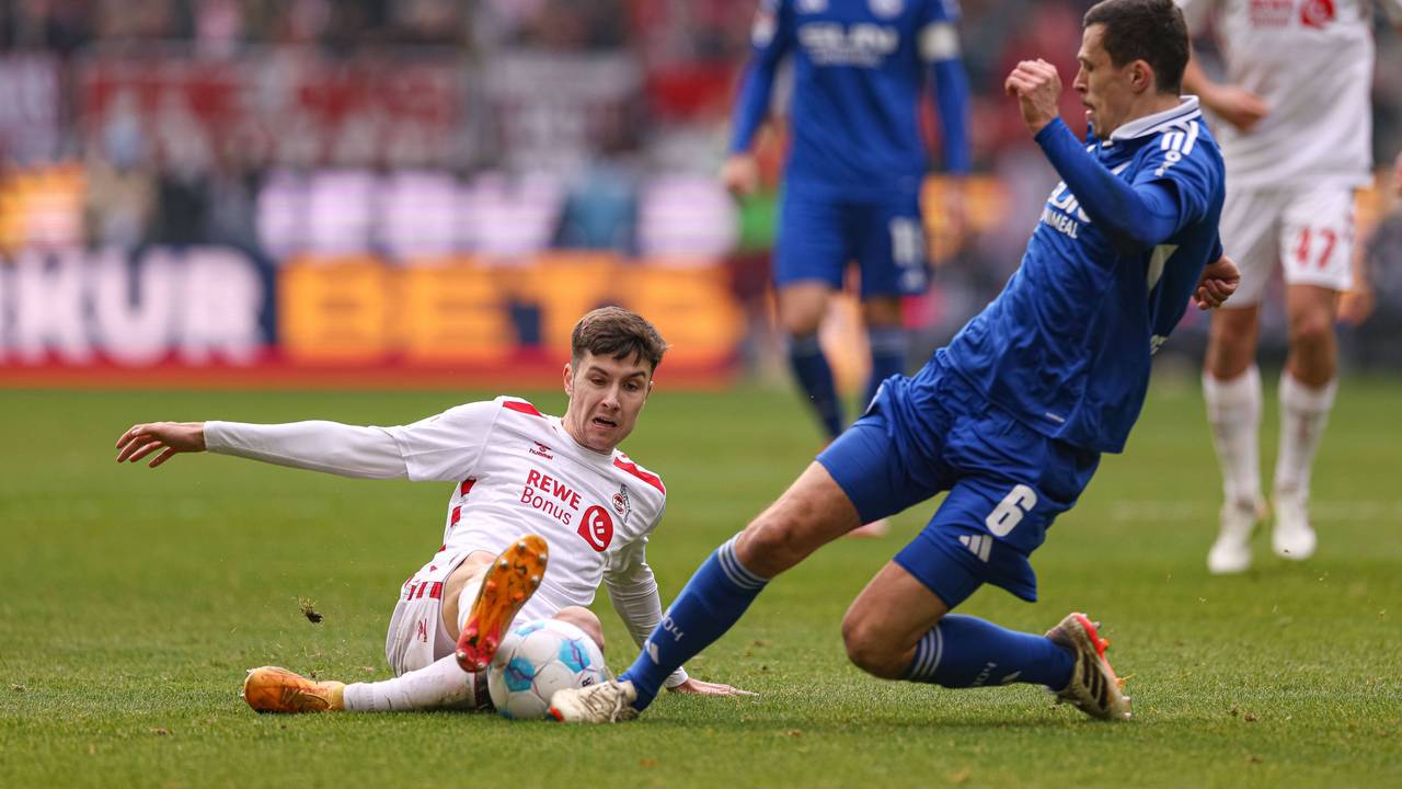 Ron Schallenberg im Zweikampf mit Denis Huseinbasic.