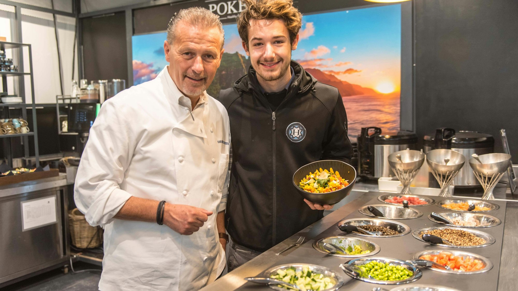 Zwei-Sterne-Koch Karlheinz Hauser mit seinem Sohn Tom (hier im Jahr 2019): Der 26-Jährige ist bei einem Halbmarathon kollabiert und anschließend verstorben.imago/Hartenfelser