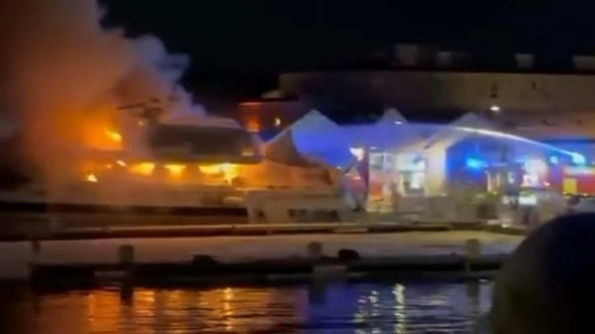 Carmen Geiss postete ein Video einer brennenden Yacht im Hafen von Saint-Tropez.