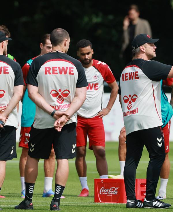 Lukas Kwasniok beim 1. FC Köln auf dem Trainingsplatz.