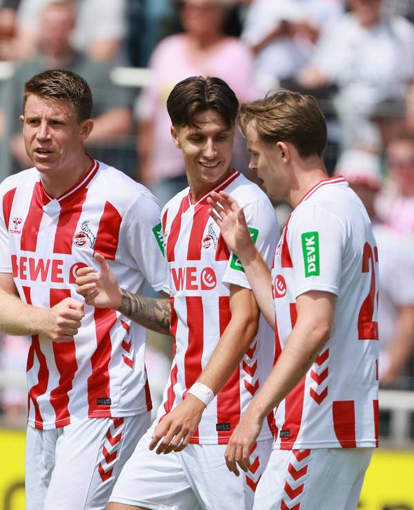 Dominique Heintz, Denis Huseinbasic, Jakob Christensen und Linton Maina (v.l.) am 12. Juli 2025 beim Testspiel des 1. FC Köln in Bergisch Gladbach.
