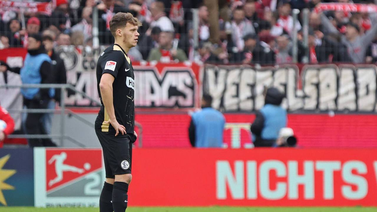 Robin Fellhauer steht im Rhein-Energie-Stadion.
