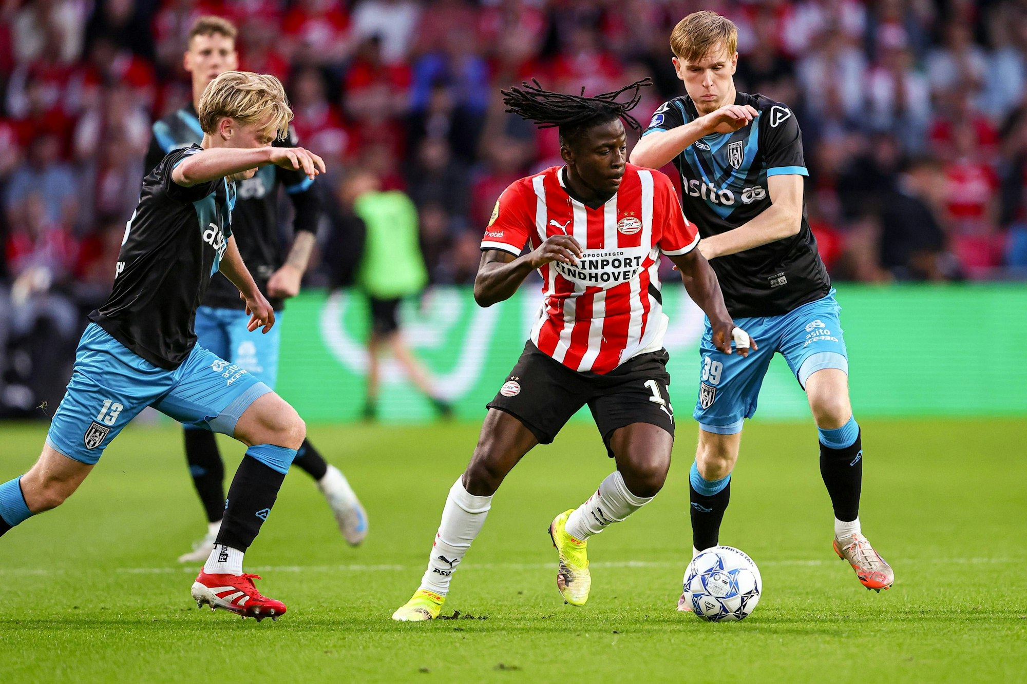 Der belgische Nationalspieler Johan Bakayoko am 14. Mai 2025 im Spiel zwischen der PSV Eindhoven und Heracles Almelo.