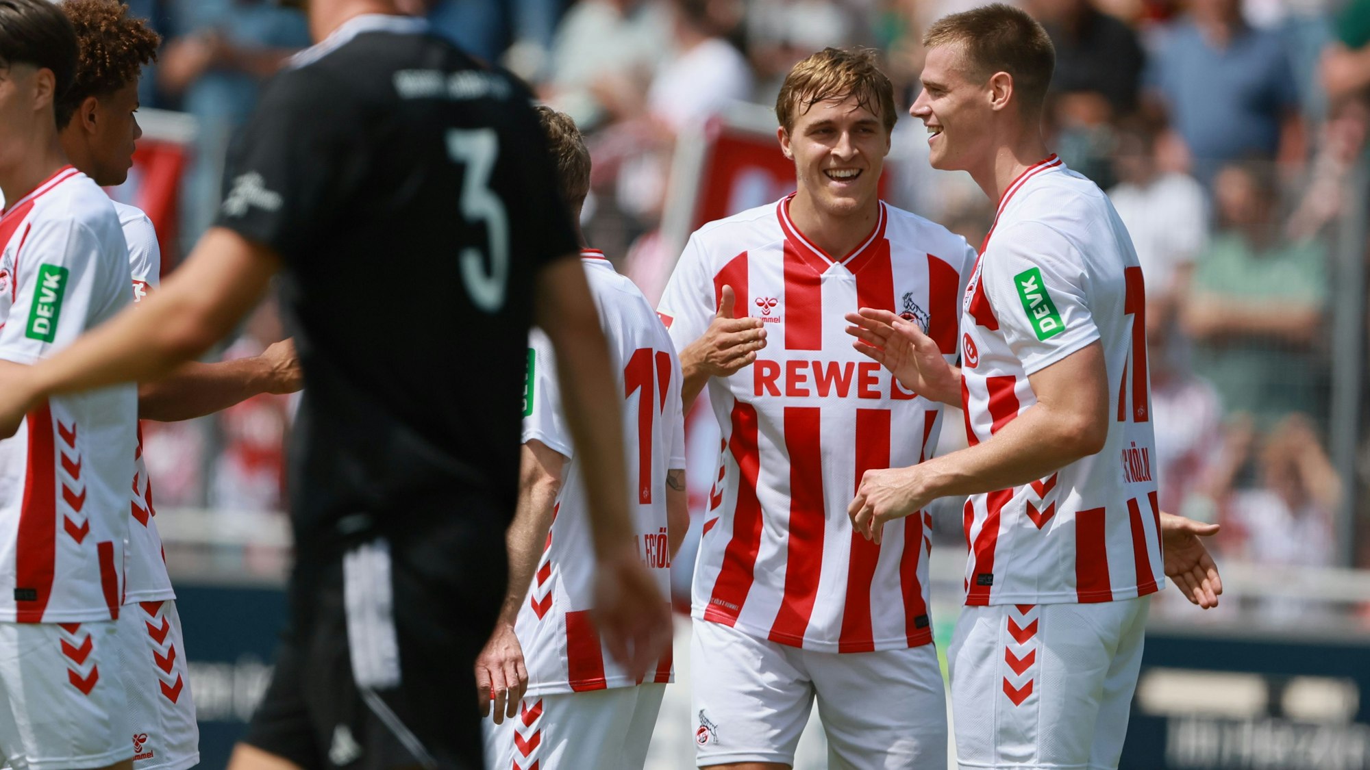 Timo Hübers am Samstag beim FC-Test in Bergisch Gladbach neben Steffen Tigges (r.)