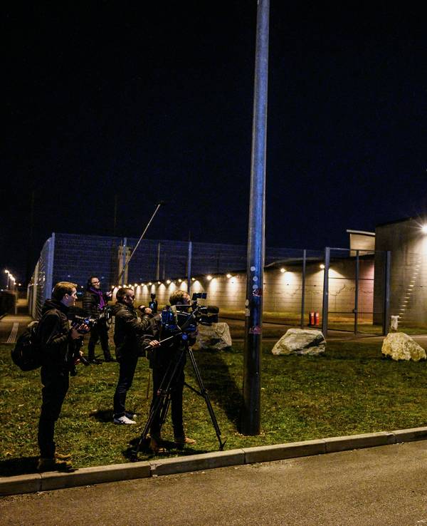 Das Gefängnis Lyon-Corbas auf einer Nachtaufnahme.