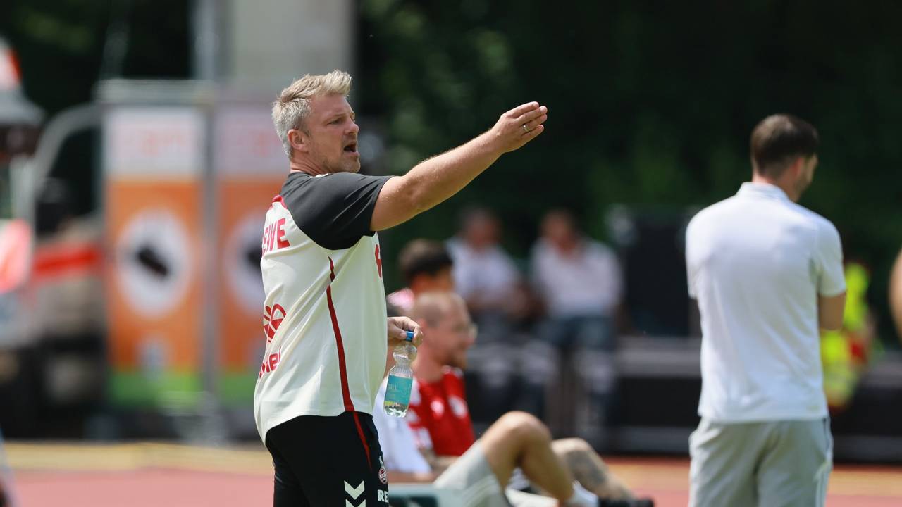 Lukas Kwasniok (1. FC Köln) bei seinem ersten Testspiel mit Köln in Bergisch Gladbach am 12. Juli 2025.