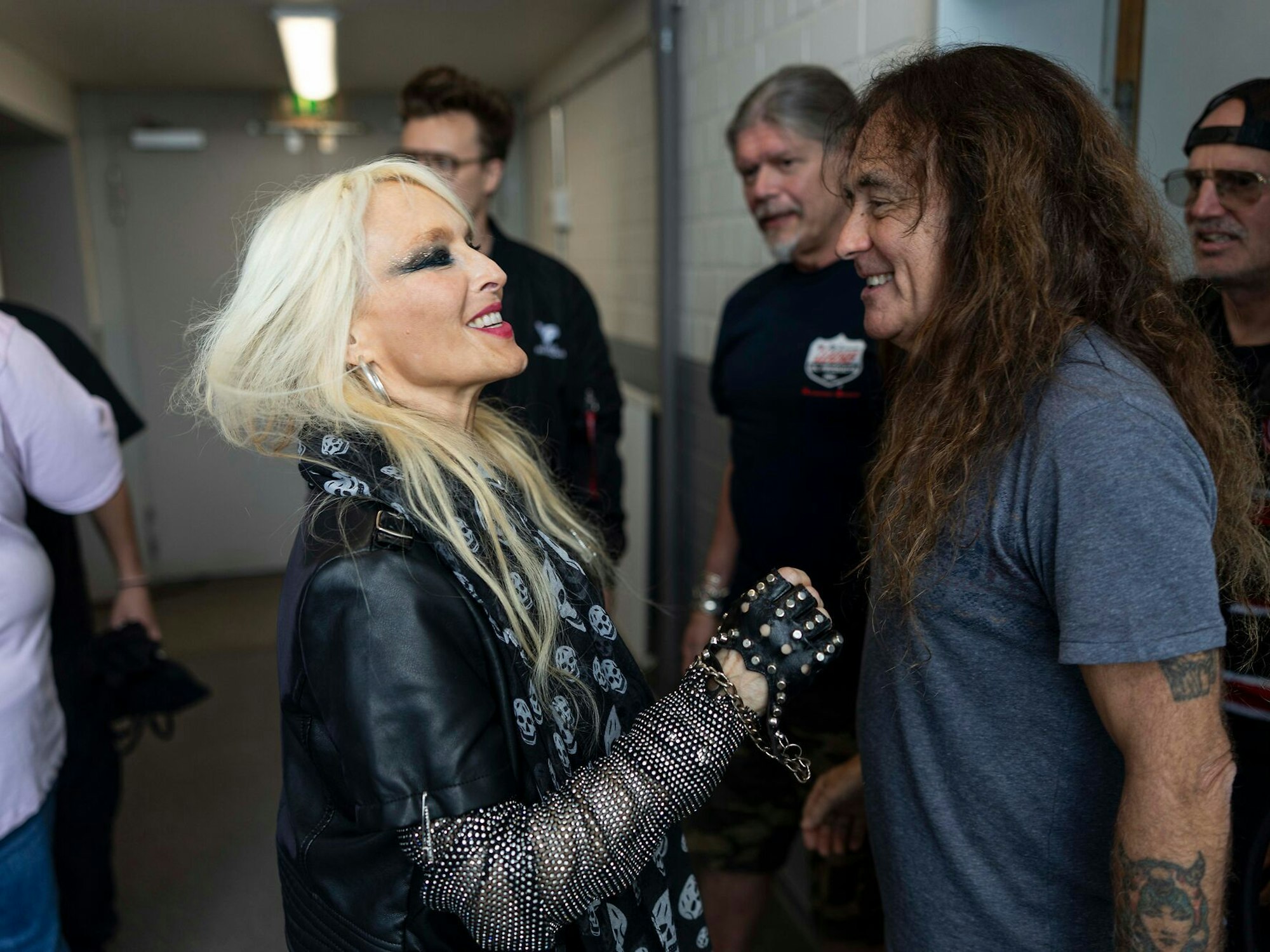 Die Düsseldorfer Metal-Queen Doro Pesch begrüßte ihre Kollegen von „Iron Maiden“.