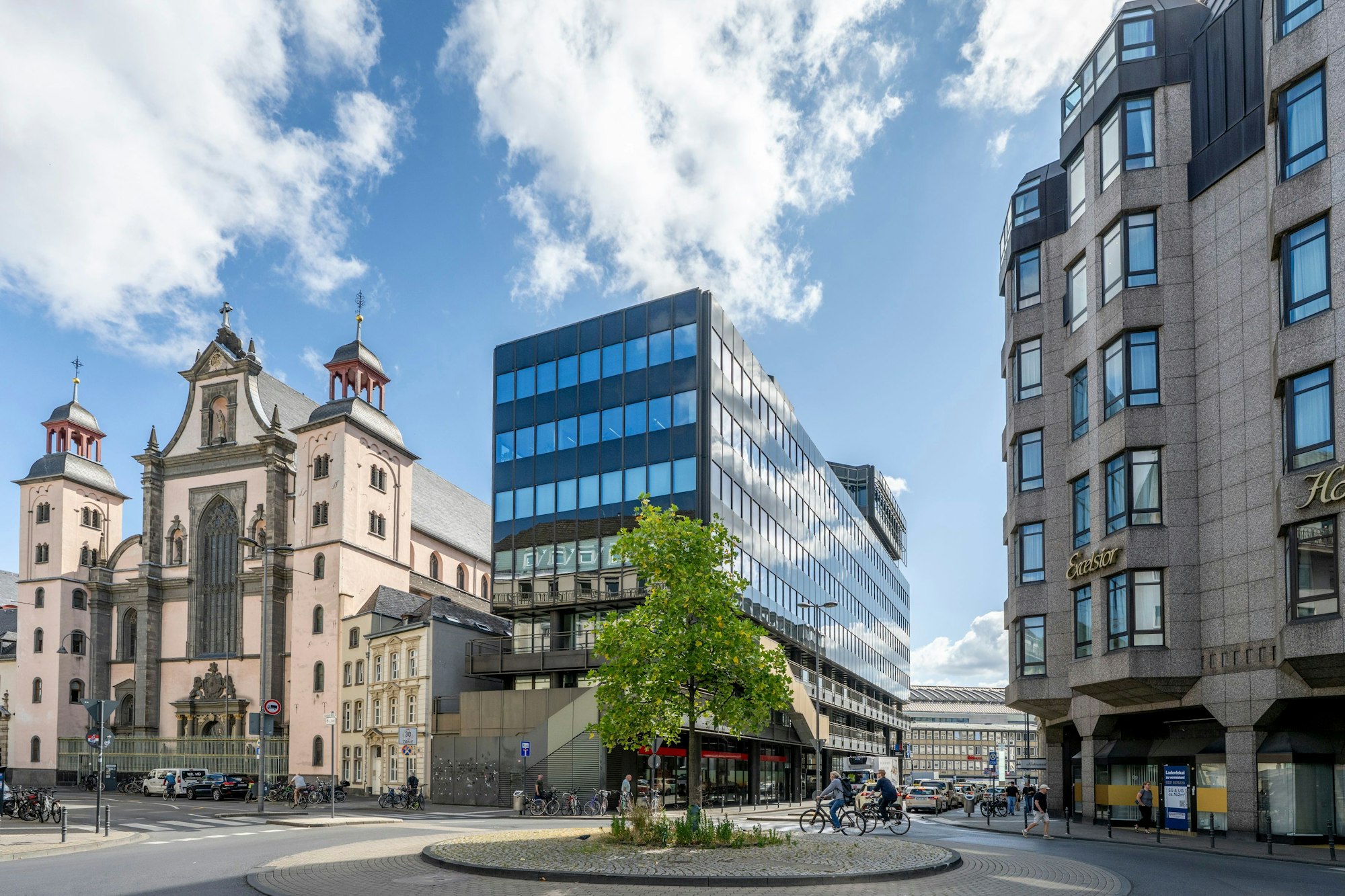 Der Blick auf die Rückseite des Gebäudes.