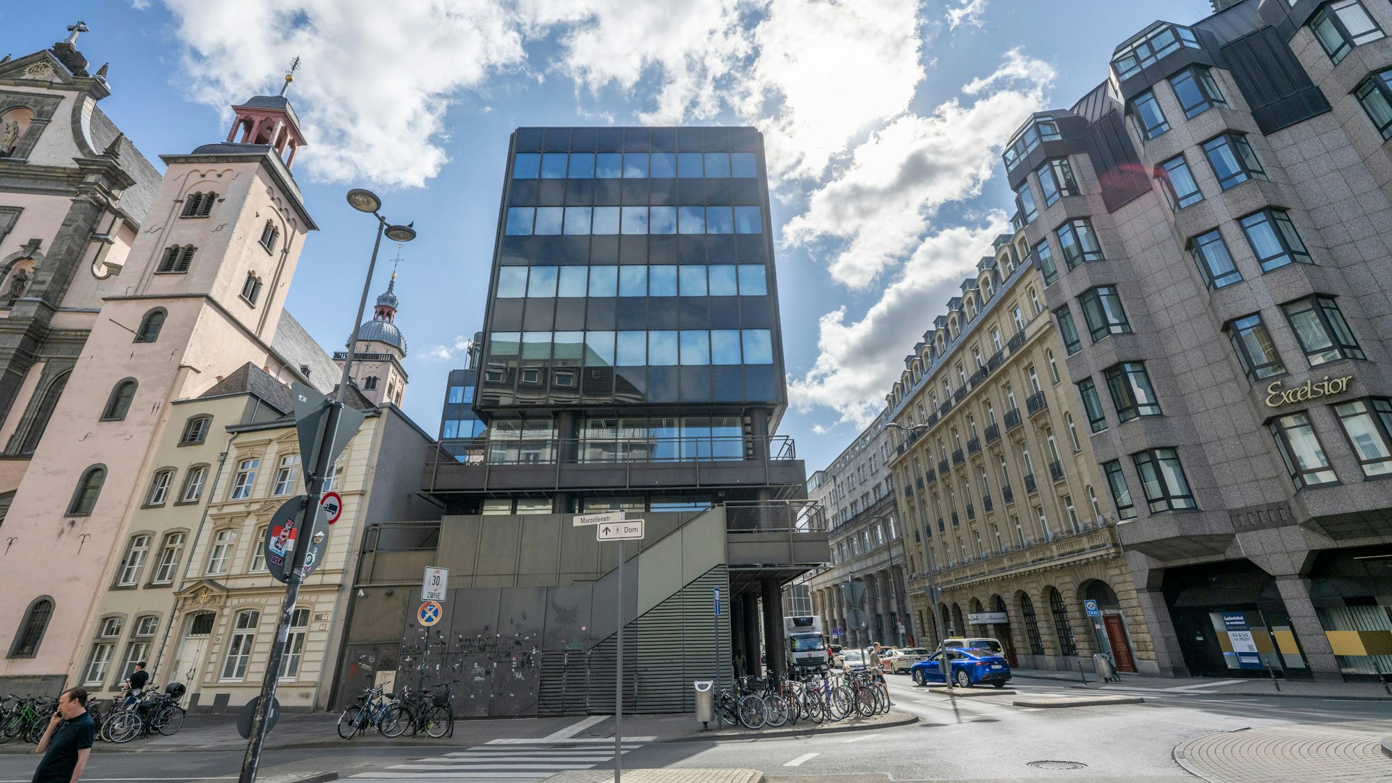 Das Rolex-Haus in der Dompropst-Ketzer-Straße am Hauptbahnhof.