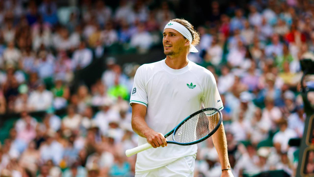 Alexander Zverev reagiert enttäuscht.