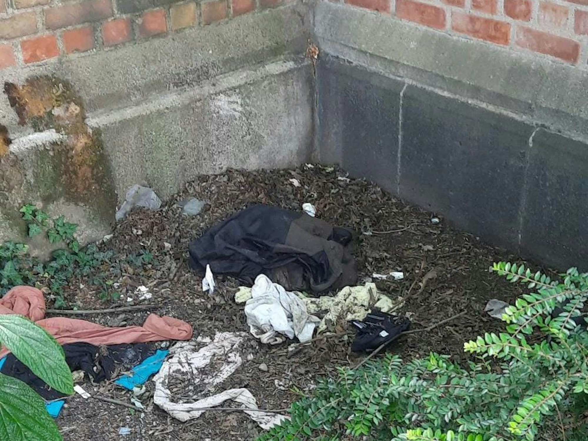 Müll, Fäkalien, Reste von Drogen – die Hinterlassenschaften der Junkies an der Mauritiuskirche