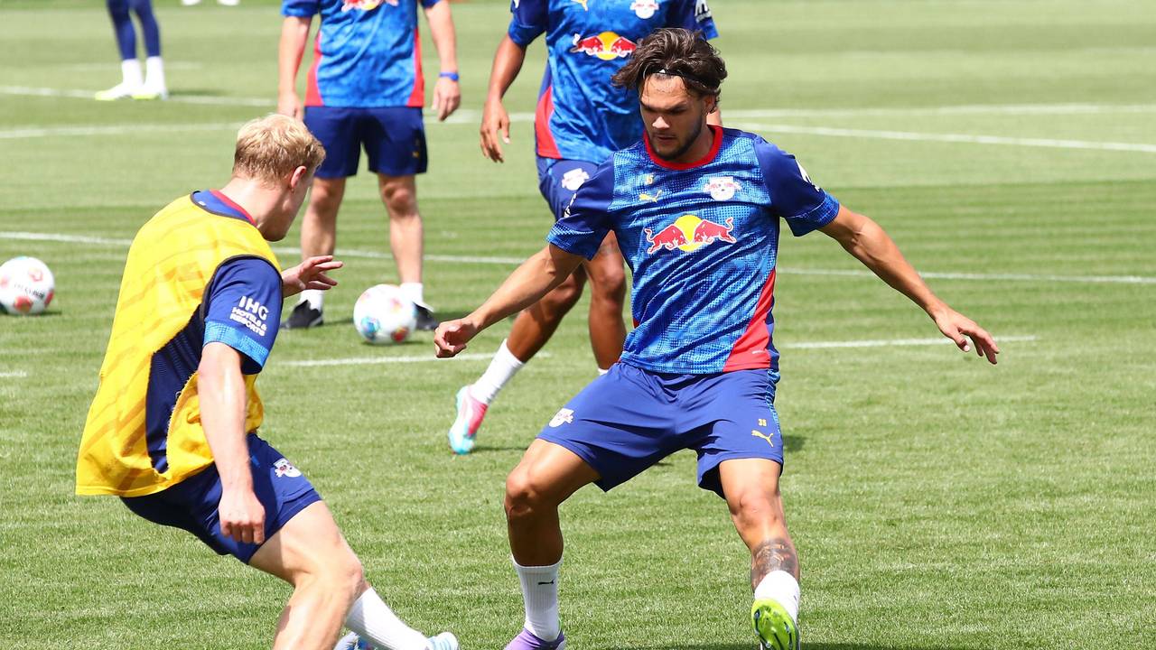 Max Finkgräfe im Training von RB Leipzig in Aktion.