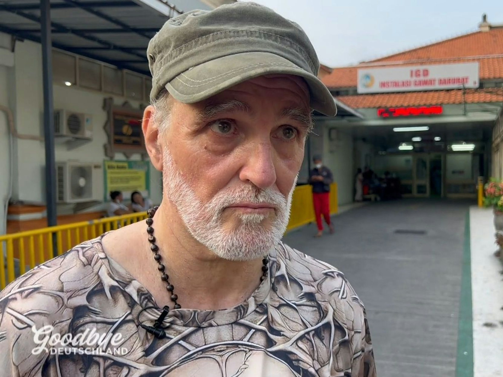 Bei „Goodbye Deutschland!“ ist zu sehen, wie Auswanderer Patrick Naumann um das Leben seiner Frau bangt. (Bild: RTL)