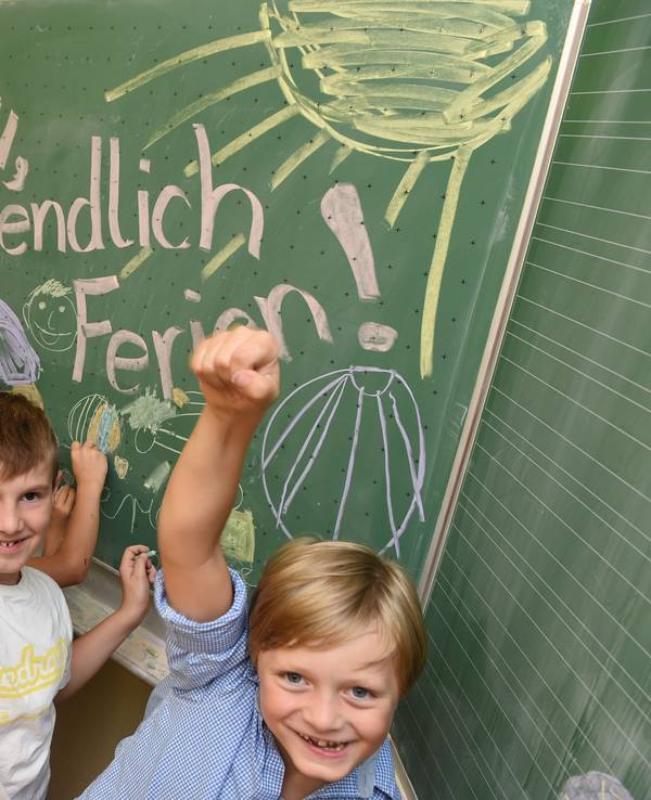 Erst- und Zweitklässler in einer Grundschule in Weißenau (Baden-Württemberg).
