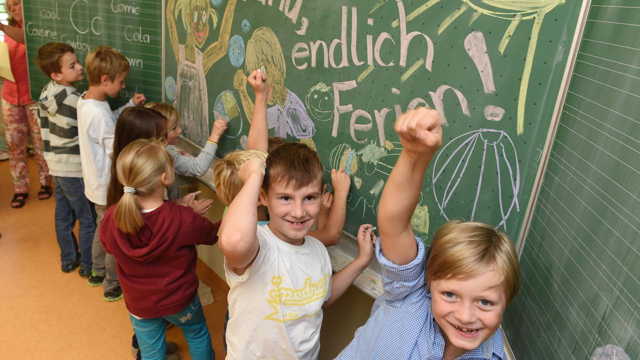 Erst- und Zweitklässler in einer Grundschule in Weißenau (Baden-Württemberg).