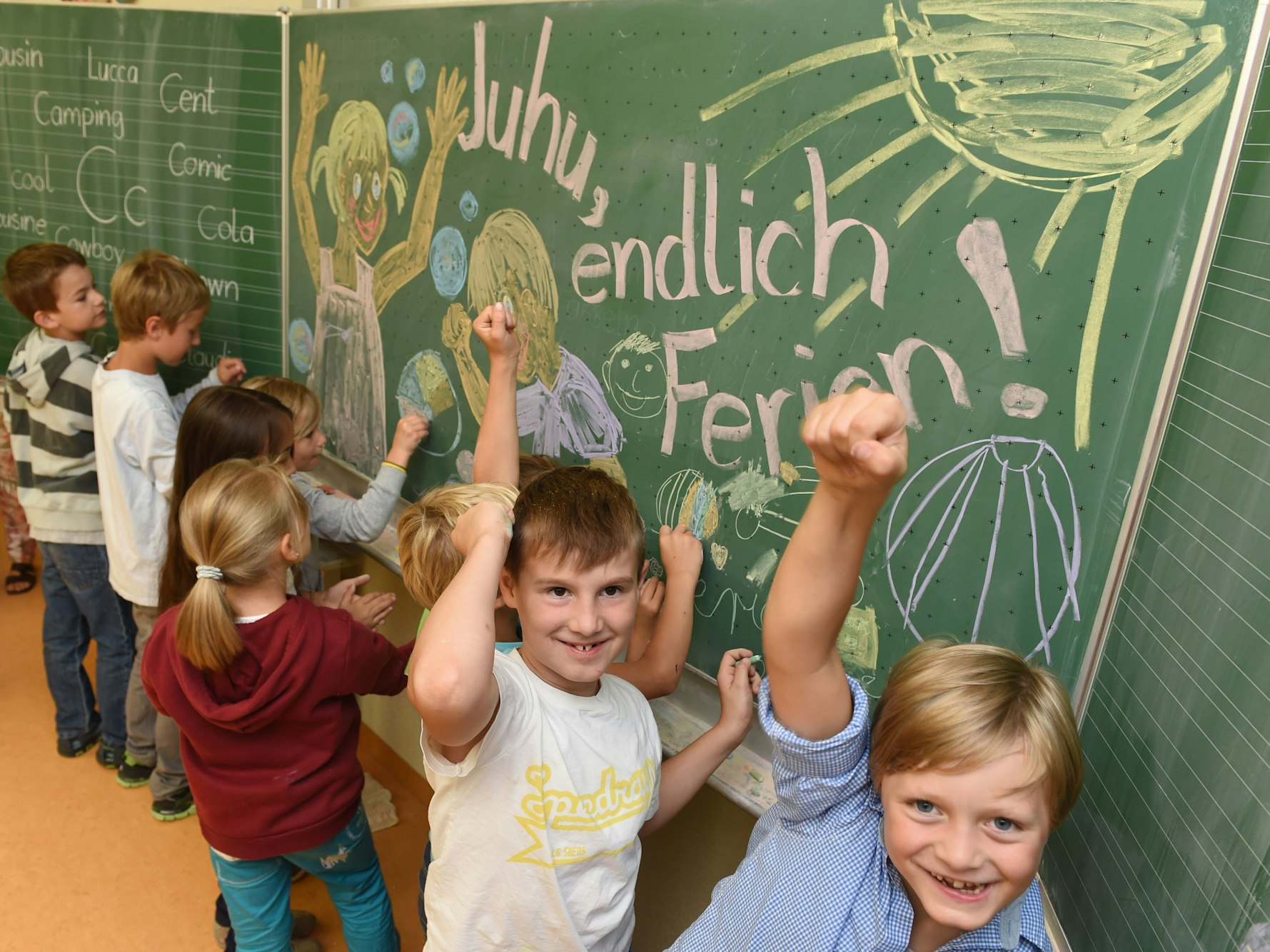 Erst- und Zweitklässler in einer Grundschule in Weißenau (Baden-Württemberg).